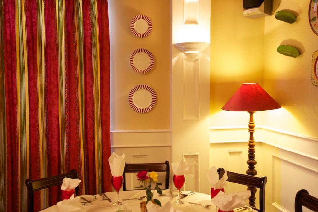 Tully'S Hotel Castlerea 外观 照片