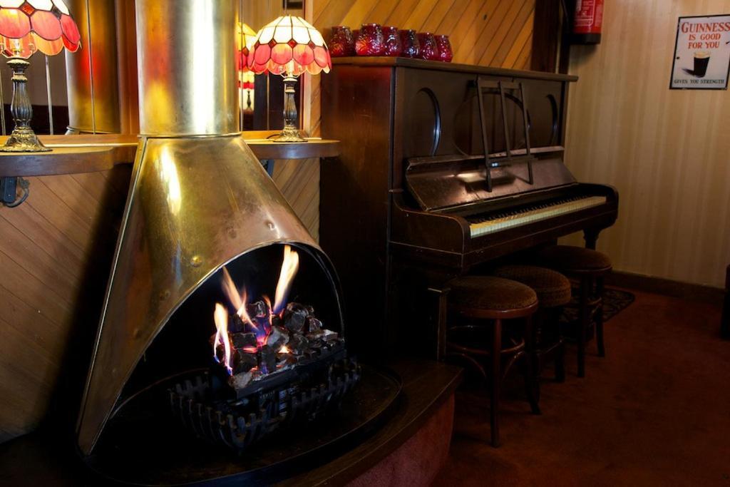 Tully'S Hotel Castlerea 外观 照片