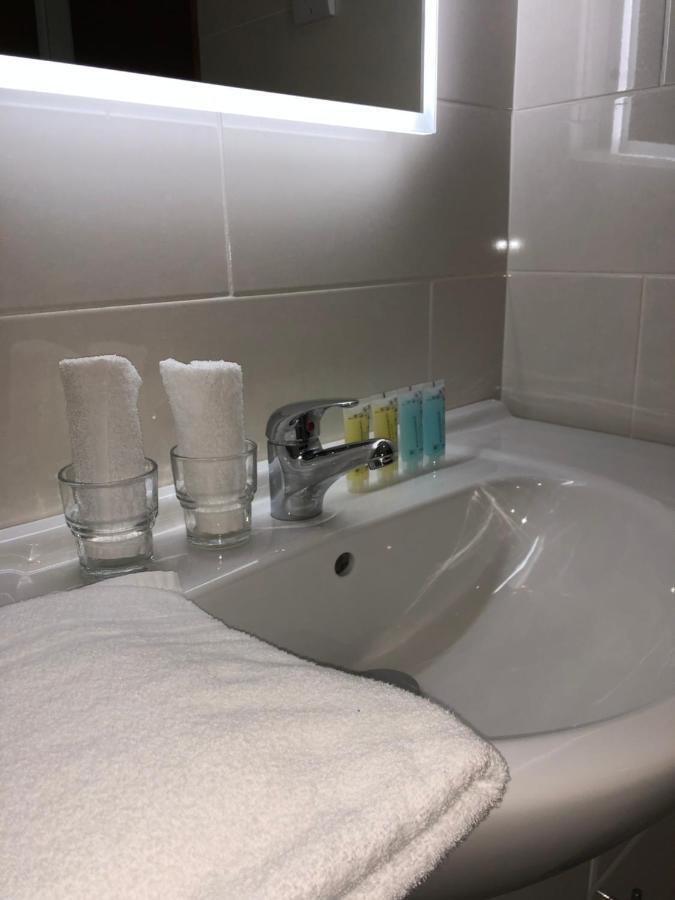 Tully'S Hotel Castlerea 外观 照片